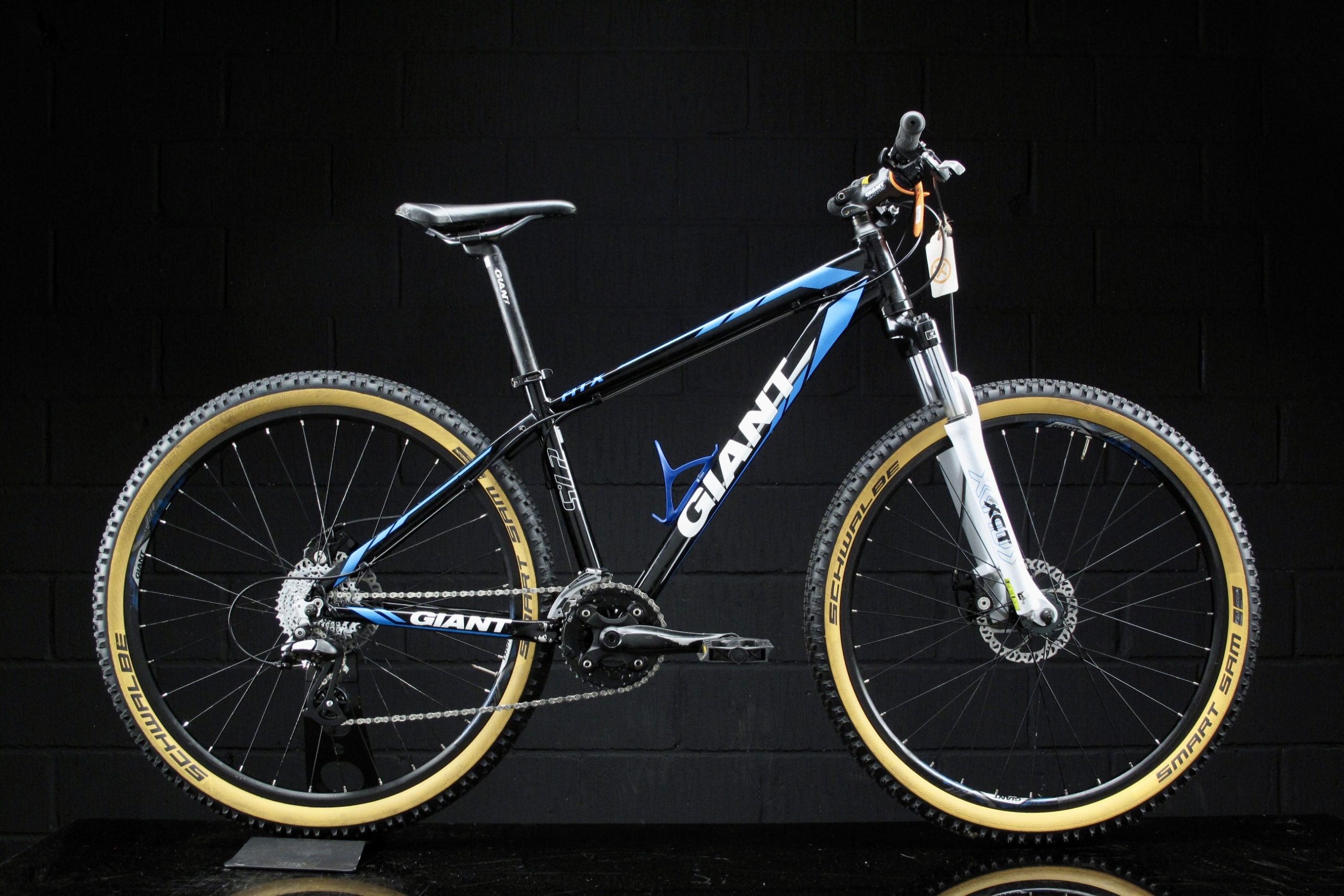 giant atx blue and black